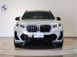 BMW代表的な特徴のキドニーグリル。BMWのすべてのモデルに採用され、BMWらしさを強調しております。