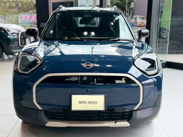 MINIのカスタマイズならお任せください！エクステリアやインテリア。ジョンクーパー・ワークスキット！ストライプやなどのステッカーキット！多彩な純正オプションが豊富なMINI！ご相談承ります。