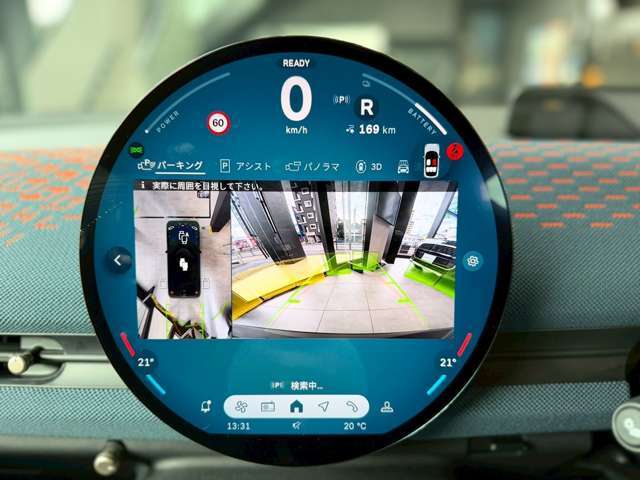 シートは前後上下に調節が可能です。どんなドライバーでも最適なシートポジションを取ることができます。