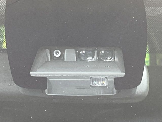 【トヨタセーフティセンス】走行中に前方の車両等を認識し、衝突しそうな時は警報とブレーキで衝突回避と被害軽減をアシスト。より安全にドライブをお楽しみいただけます。