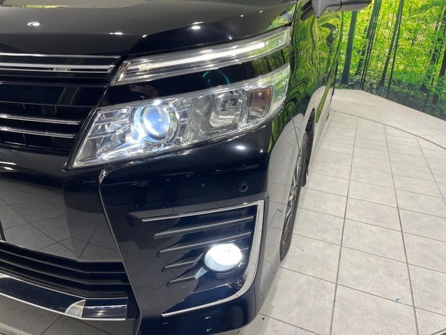 【LEDヘッドライト】悪天候や夜間走行時も良好な視界を確保し安心して運転できる高輝度LEDヘッドライトを装備！点灯速度が早く、消費電力も抑えられています。