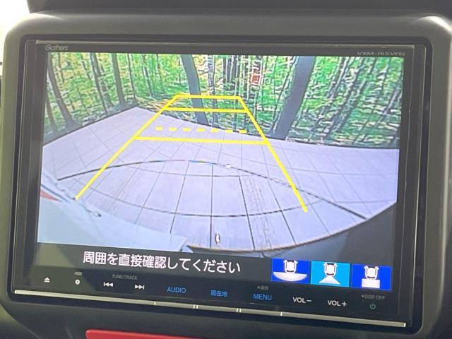 【バックカメラ】駐車時に後方がリアルタイム映像で確認できます。大型商業施設や立体駐車場での駐車時や、夜間のバック時に大活躍！運転スキルに関わらず、今や必須となった装備のひとつです！