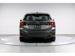 後退時ブレーキアシスト。後退時 車体後部に装着されたソナーセンサーが障害物を検知。衝突の危険がある場合はブレーキをかけ 被害を軽減又は防止します。