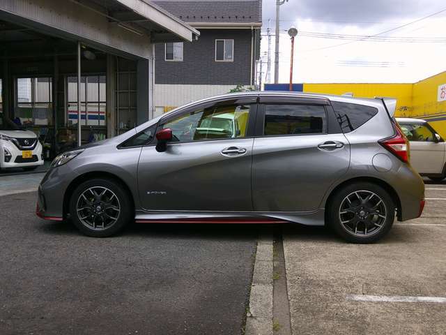 お客様のお車は、国家資格を持った整備士が、キチンと点検整備をしてから納車してくれるので、安心してお乗り頂けます！