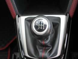 ■　装備4　■　6速マニュアル：希少なマニュアル車になります！