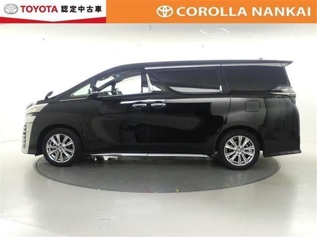 広々とした車内空間に優れた燃費性能。更にデザインも上質で人気のお車です！