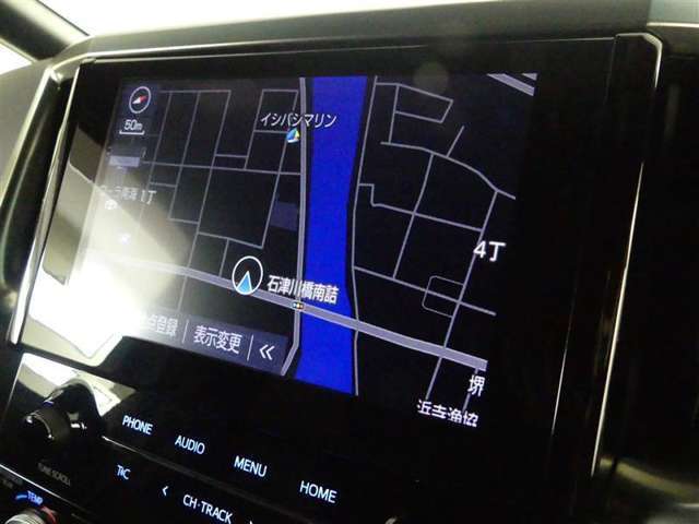 知らない道でも安心のナビ付き。
