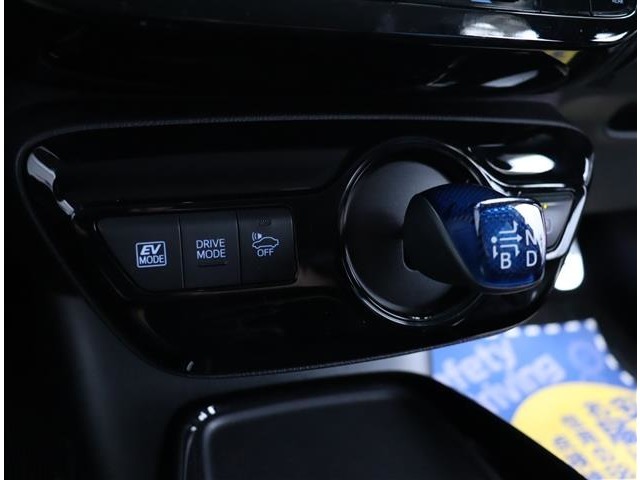 当店ではスポーツグレードや人気車種・上級グレードを主に仕入れ強化しております！中古車でお買い得感あるお車展示中となっておりますのでお客様のご来店、お見積もり依頼お待ちしております。