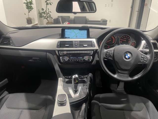 時を経ても深い魅力を放ち続けるBMW。より快適にお乗り頂くために、3つのサポートプログラムをご用意しております。※認定中古車保証は登録日より最長4年間まで延長が可能です。