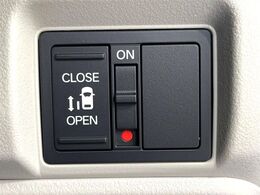 【パワースライドドア】スマートキーや運転席のスイッチでスライドドアの開閉が可能♪電動だから力を入れてドアを開ける必要が無く、小さいお子様でも、重い荷物を持っている時もラクに開け閉めできます♪