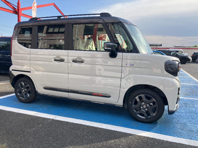 ☆当店は茨城県内に18店舗の営業所を構えております！車検・整備・板金・保険とお車の事は全てナオイオートにお任せ下さい！また、全車に1年保証が付きます！最長の2年保証も承ります！お気軽にご相談して下さい！