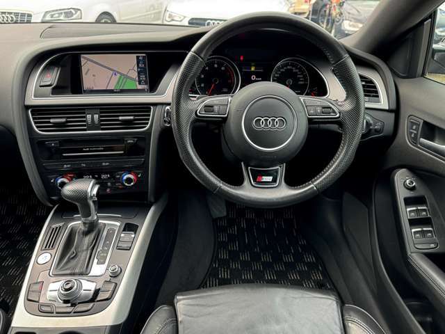 人気のA5スポーツバック 4WD Sライン入庫しました！19インチホイール、電動ブラックレザーシート、シートヒーター、純正ナビテレビ、バックカメラ、スマートキー、プッシュスタート！！お気軽にお問い合わせください。