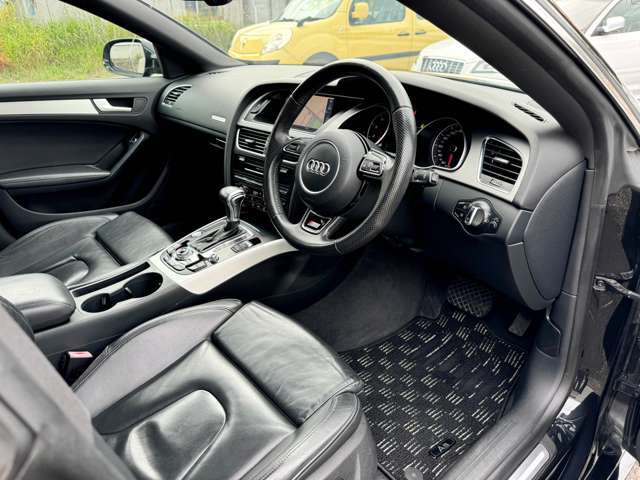 人気のA5スポーツバック 4WD Sライン入庫しました！19インチホイール、電動ブラックレザーシート、シートヒーター、純正ナビテレビ、バックカメラ、スマートキー、プッシュスタート！！お気軽にお問い合わせください。