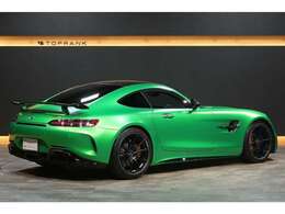 大型整備工場完備。弊社では、整備・板金・コーティングまで、全て社内一貫体制にて対応させていただいております。