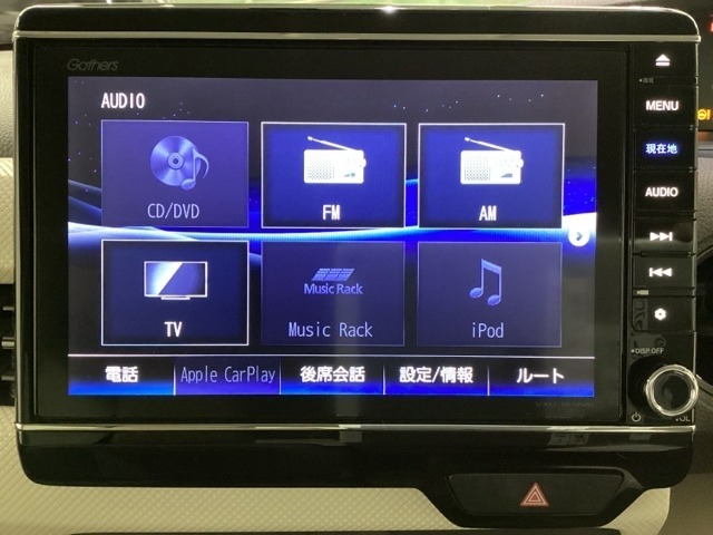 ワイド画面のナビゲーションはフルセグTV、Gathers純正メモリーナビを搭載しています。Bluetoothオーディオ機能がありますので、スマートフォンなどの音楽も再生できます。