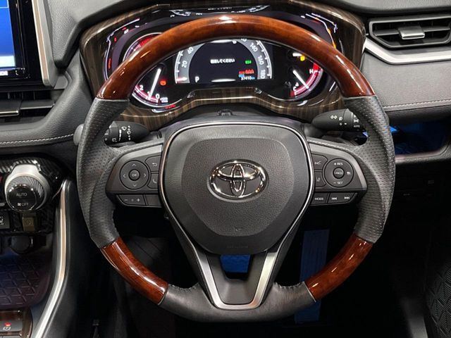 【ステアリングスイッチ】運転中、前方から目線をそらすことなく、オーディオ等の操作が可能な便利機能！安心＆快適なドライブを演出してくれます♪