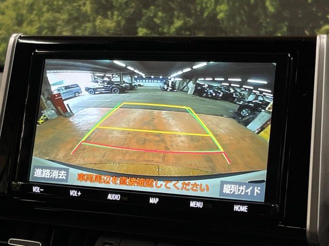 【バックカメラ】駐車時に後方がリアルタイム映像で確認できます。大型商業施設や立体駐車場での駐車時や、夜間のバック時に大活躍！運転スキルに関わらず、今や必須となった装備のひとつです！