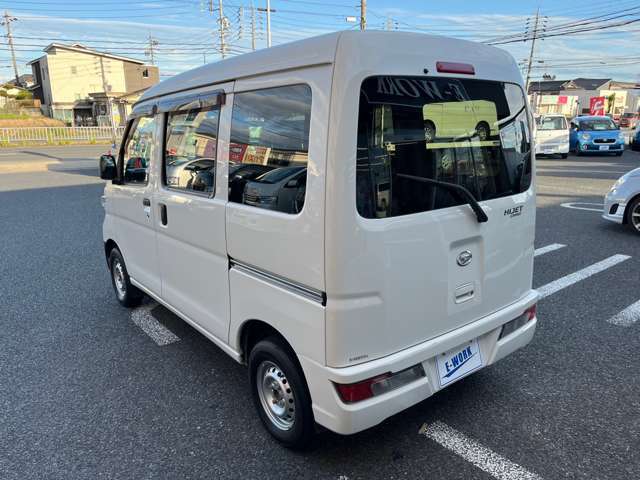 弊社では自社積載車輌を持っており、万が一の事故や故障の際にもスピーディーに出動することが可能です。