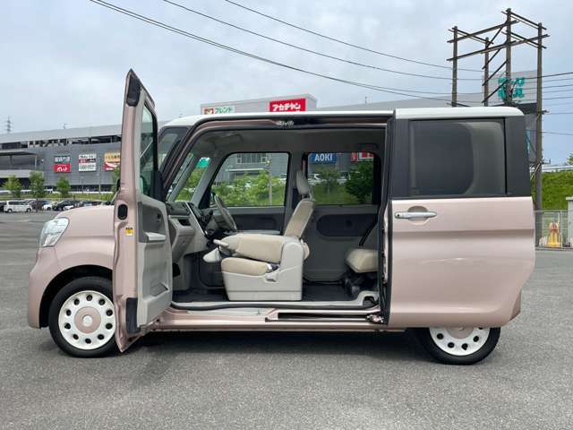 「ミラクルオープンドア」　左側はセンターピラーレス＆スライドドアのミラクルオープンドア♪開口部が大きく車内へのアクセスが容易に行えます♪