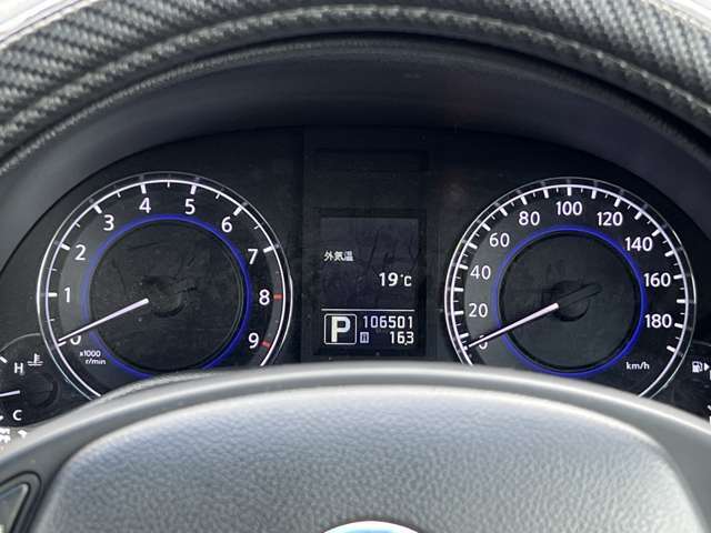 現在の走行距離は、掲載のメーター写真のとおりです。実際の車両に表示されている距離を撮影したもので、正確な走行距離の確認材料としてご覧いただけます。ご不明な点があればお気軽にお問い合わせください。