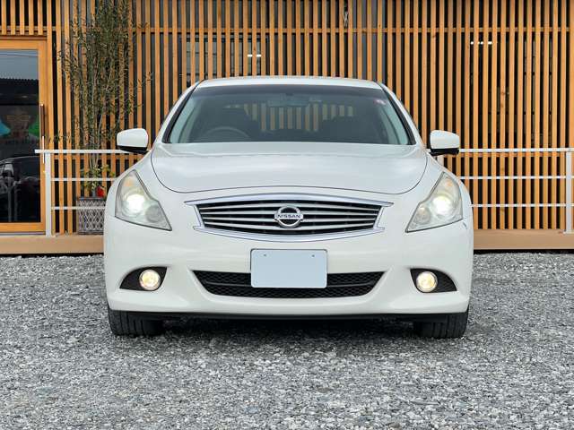 お車のご購入と同時に任意保険のご相談も可能！お客様のご希望やライフスタイルに合わせて、ぴったりな保険プランをご提案します。面倒な手続きをまとめてお任せいただけるので、スムーズにお乗り出しいただけます！