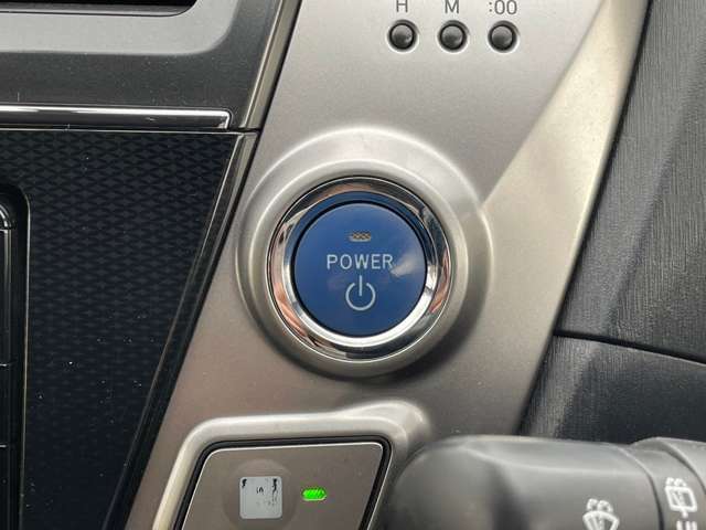 鍵を取り出さなくてもエンジンのスタート＆ストップができるプッシュボタン付き！
