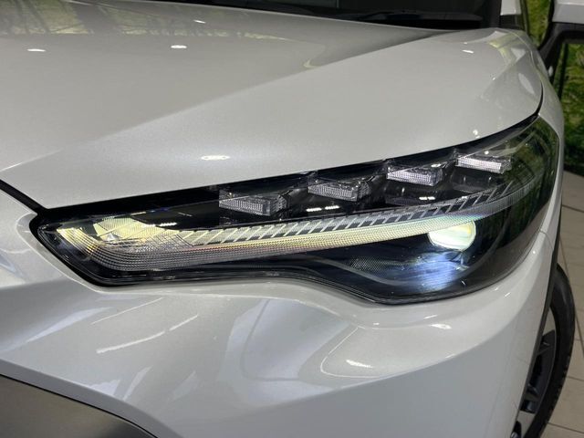 【LEDヘッドライト】悪天候や夜間走行時も良好な視界を確保し安心して運転できる高輝度LEDヘッドライトを装備！点灯速度が早く、消費電力も抑えられています。