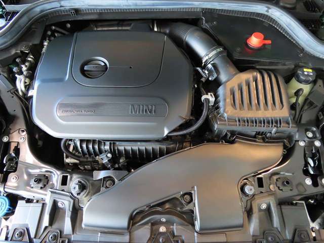 MINIを熟知したメカニックによる、360度にわたる納車前点検。