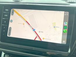 ●Apple　Car　Play：スマホとの有線接続で、ナビ・オーディオ再生などスマホのアプリ機能が画面でも使える便利機能です！