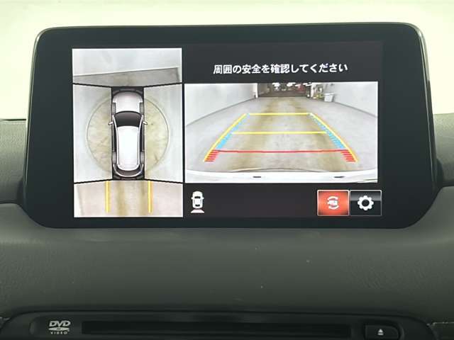 【360°ビュー・モニター】まるでクルマを真上から見下ろしたかのような視点で駐車をサポートします！クルマの斜め後ろや真横など、前後左右の4つのカメラの映像が合成されて、モニターに映し出されます。