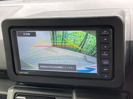 【バックカメラ】駐車時に後方がリアルタイム映像で確認できます。大型商業施設や立体駐車場での駐車時や、夜間のバック時に大活躍！運転スキルに関わらず、今や必須となった装備のひとつです！