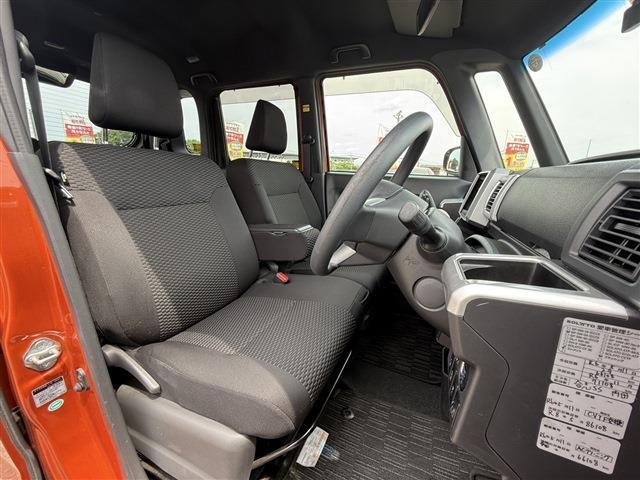 運転席シートは使用感も少なく、大きなキズや汚れ等もなくきれいな状態です。