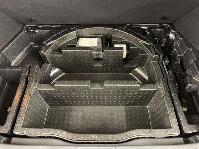 もしもの時に安心なパンク修理キット、工具、ジャッキ搭載