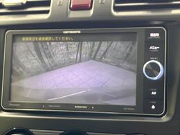 【バックカメラ】駐車時に後方がリアルタイム映像で確認できます。大型商業施設や立体駐車場での駐車時や、夜間のバック時に大活躍！運転スキルに関わらず、今や必須となった装備のひとつです！