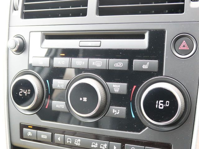 左右独立式フルオートエアコンディショナーなどの先進システムになります。外の気候に関わらず、目的地までリラックスして快適なドライブをお楽しみいただけます。