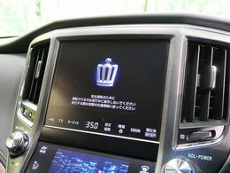 【メーカー純正ナビ】インテリアに溶け込むスタイリッシュな「専用設計」メーカーナビを装備♪視認性や操作性など基本性能にも優れ、より上質なカーライフをお楽しみいただけます。