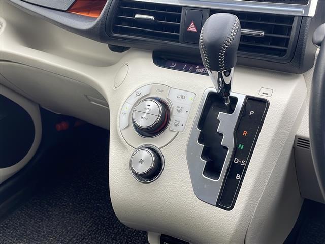 【シフトレバー】シフトも操作しやすく快適なドライブを楽しんでいただけます！