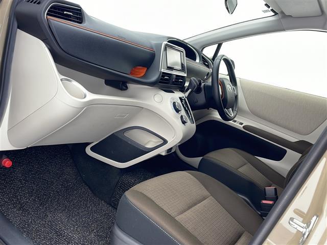 【フロアマット】ニオイが気になる方は消臭効果のある内装クリーニングオプションがおすすめです！またオプションパーツのご用意もありますので、自分だけのオリジナルの車内空間をお創りいただけます！