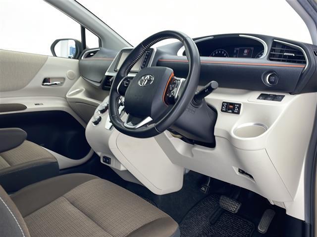 【運転席】座り心地が良いシートなので長時間の運転でも快適にお過ごしいただけます。新品のフロアマットのご注文も可能です。掲載箇所以外にご希望の写真がございましたらお気軽にお問い合わせ下さい。