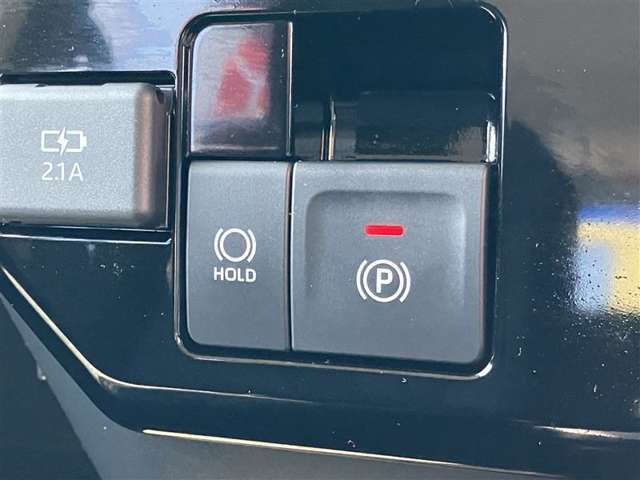 【電動パーキングブレーキ】は自動でサイドブレーキをかけてくれる安心機能です。