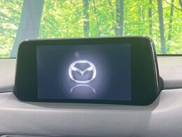 【メーカー純正ナビ】インテリアに溶け込むスタイリッシュな「専用設計」メーカーナビを装備♪視認性や操作性など基本性能にも優れ、より上質なカーライフをお楽しみいただけます。