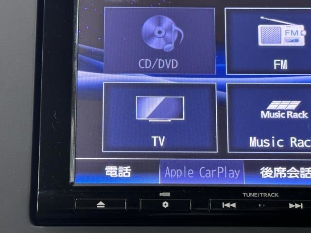 TVが見れるチューナーを装備しています。　新しい車でも付いていないことで、TVが見れない事も多々あるので要チェックです。