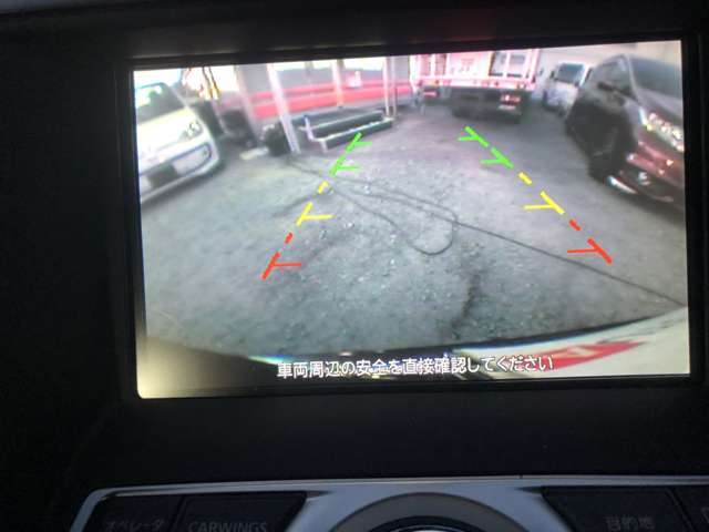 【バックカメラ】駐車時に後方がリアルタイム映像で確認できます☆大型商業施設や立体駐車場での駐車時や、夜間のバック時に大活躍！運転スキルに関わらず、今や必須となった装備のひとつです☆☆