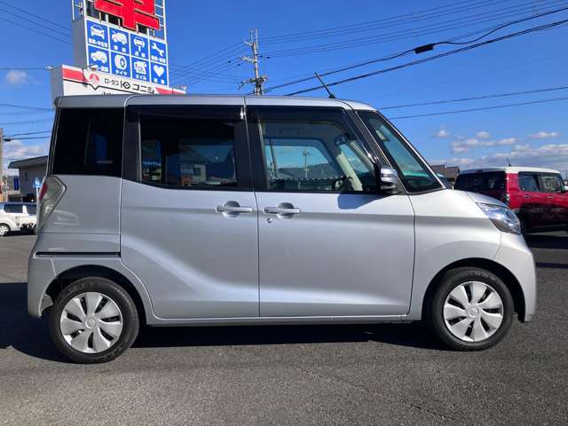 一部鈑金跡ございます。小傷、小凹みございますが、全体的にきれいな部類かと思います。是非現車のご確認を！