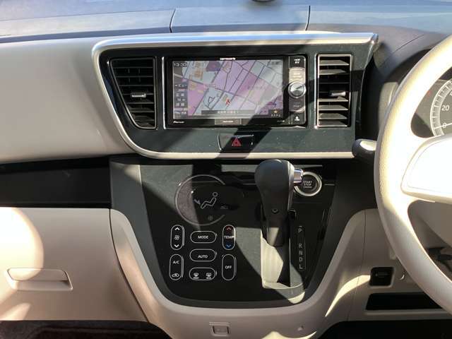 カロッツェリア製メモリーナビ付き、