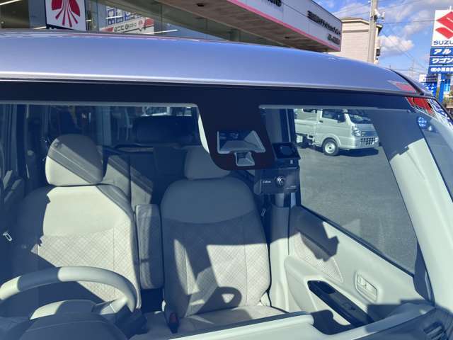 衝突軽減ブレーキ、ETC車載器、フロントドライブレコーダー付いております。
