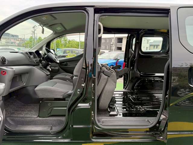 ♪入庫時に当店の査定士全員での車両品質チェック完了♪　　　　　また、買取直売車なので、前オーナー様の使用状況や保管状況まで詳細をきちんと把握しているので自信を持ってご提案出来ます♪