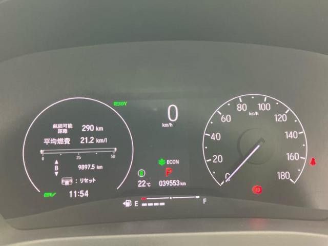 WECARSの展示場では実際に見て、触ってお車をお選びいただけます！知識の豊富な営業スタッフが様々なカーライフをご提案いたします！