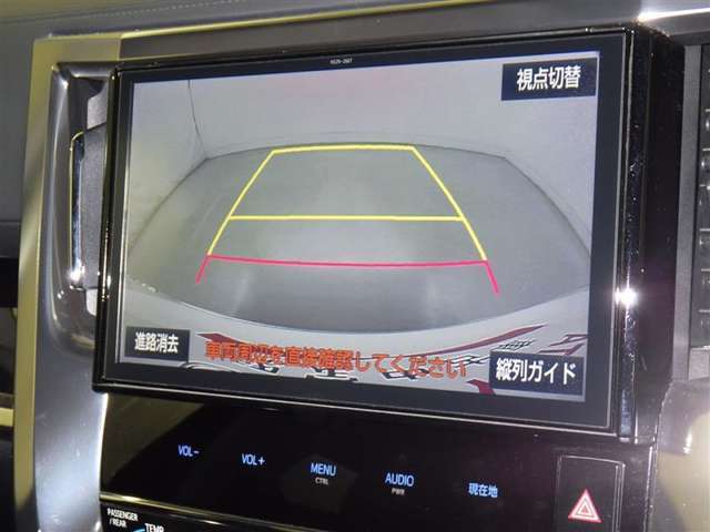 バックモニターも装備しております。バックギアに入れるとナビ画面に車の後方が映し出されます。これで後方確認も安心！