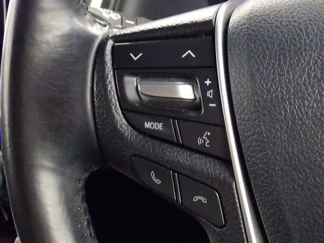 ステアリングスイッチ装備！運転しながら手元でオーディオの操作などができます。